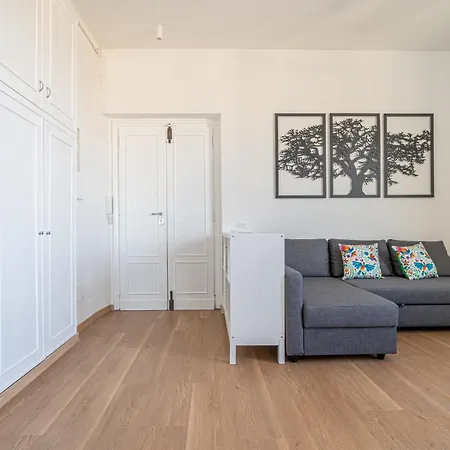 Blue Miracle Apartment Rom