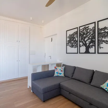 Blue Miracle Apartment Rom